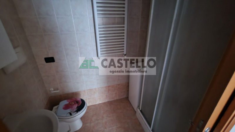 Curtarolo centro paese, in quartiere residenziale interessante appartamento con 2 camere libero d...