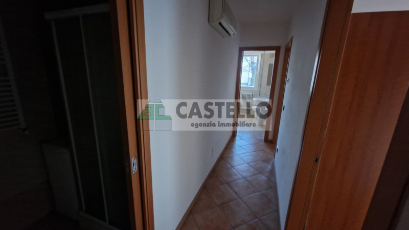 Curtarolo centro paese, in quartiere residenziale interessante appartamento con 2 camere libero d...