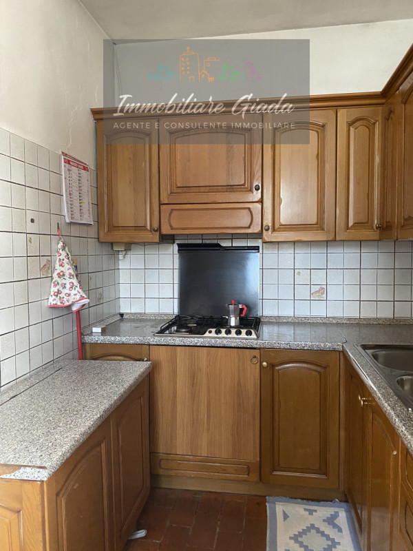 Questa casa singola terratetto, con una superficie totale di 208 mq, è l'ideale per chi cerca spa...