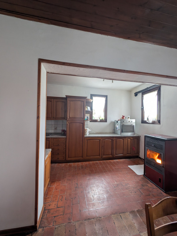 Questa casa singola terratetto, con una superficie totale di 208 mq, è l'ideale per chi cerca spa...