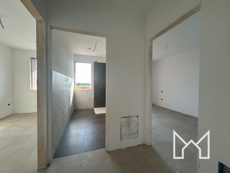 ROSSANO- Situato in un nuovo complesso immobiliare, circondato da parcheggi e verde pubblico, pro...