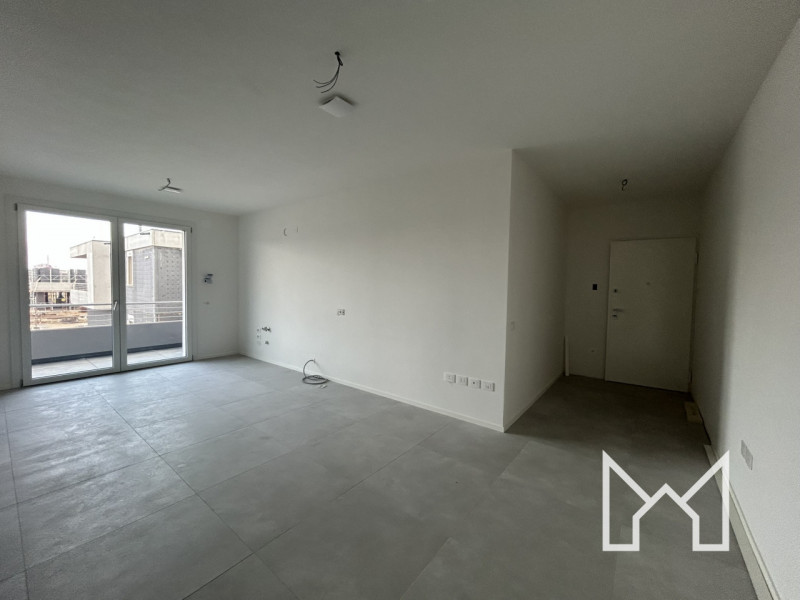 ROSSANO- Situato in un nuovo complesso immobiliare, circondato da parcheggi e verde pubblico, pro...