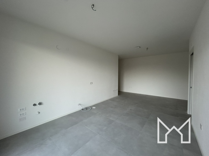 ROSSANO- Situato in un nuovo complesso immobiliare, circondato da parcheggi e verde pubblico, pro...