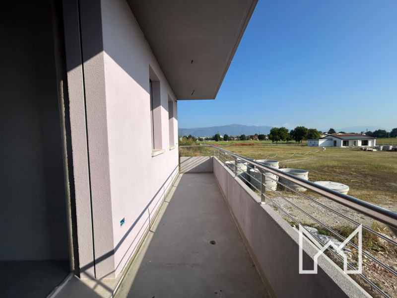 ROSSANO- Situato in un nuovo complesso immobiliare, circondato da parcheggi e verde pubblico, pro...