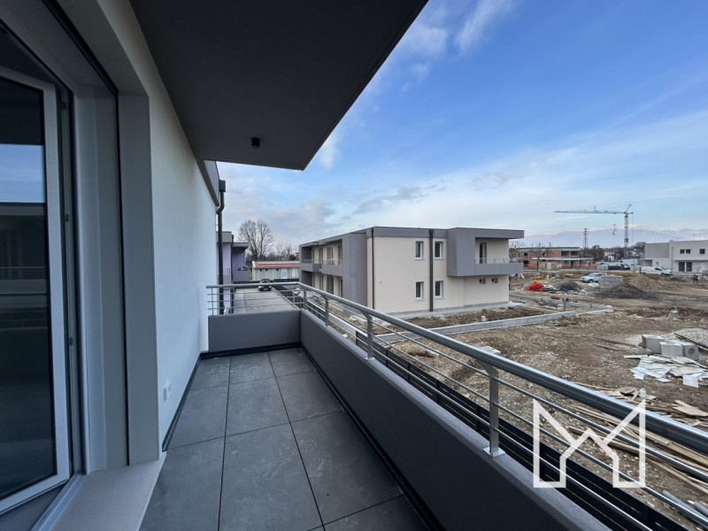 ROSSANO- Situato in un nuovo complesso immobiliare, circondato da parcheggi e verde pubblico, pro...