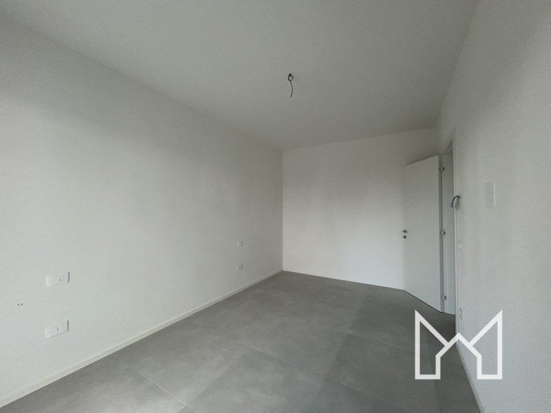 ROSSANO- Situato in un nuovo complesso immobiliare, circondato da parcheggi e verde pubblico, pro...