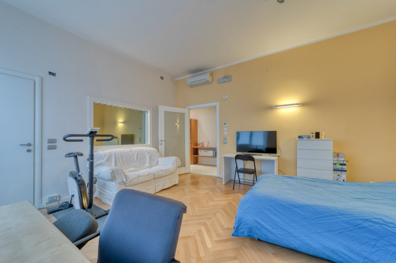 CANONE DI LOCAZIONE al mese 500 euro + 150 euro di spese per manutenzione continua e comprendono:...