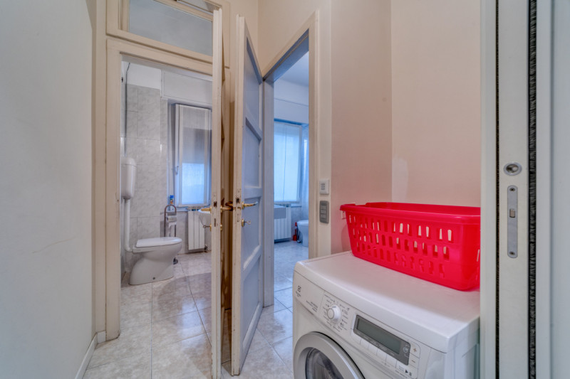 CANONE DI LOCAZIONE al mese 500 euro + 150 euro di spese per manutenzione continua e comprendono:...