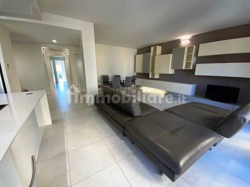 raffinato appartamento di 150 mq, recentemente ristrutturato con materiali di pregio e dotazioni ...