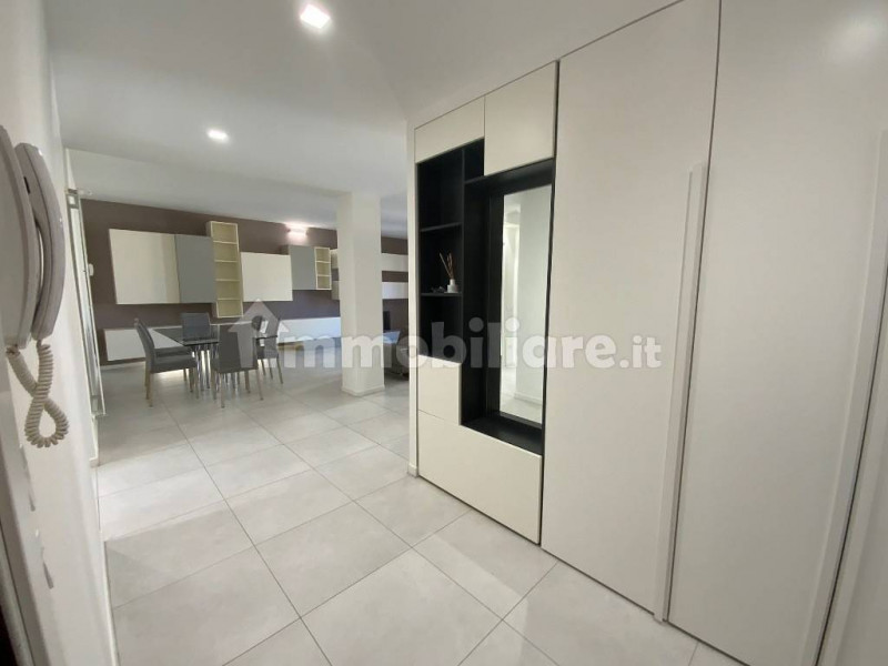 raffinato appartamento di 150 mq, recentemente ristrutturato con materiali di pregio e dotazioni ...