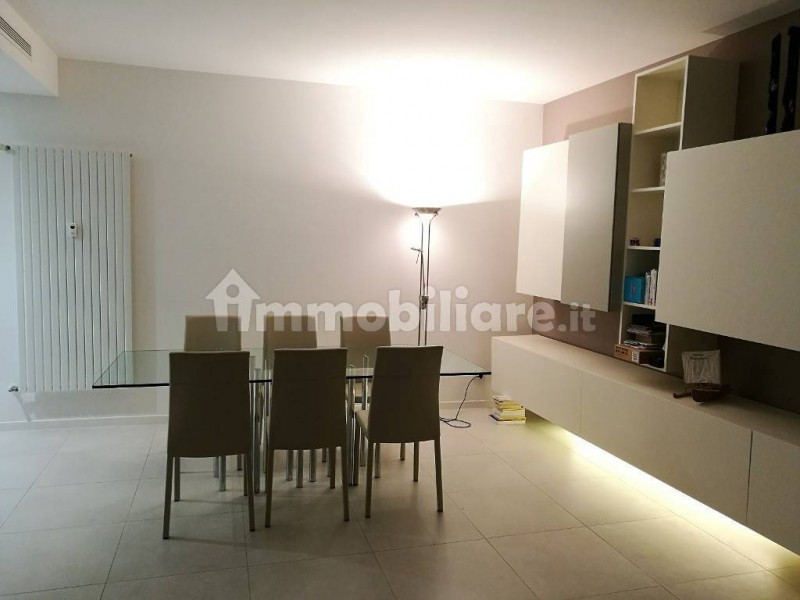 raffinato appartamento di 150 mq, recentemente ristrutturato con materiali di pregio e dotazioni ...