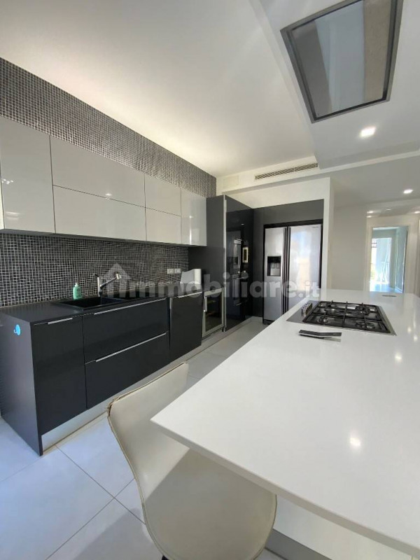 raffinato appartamento di 150 mq, recentemente ristrutturato con materiali di pregio e dotazioni ...