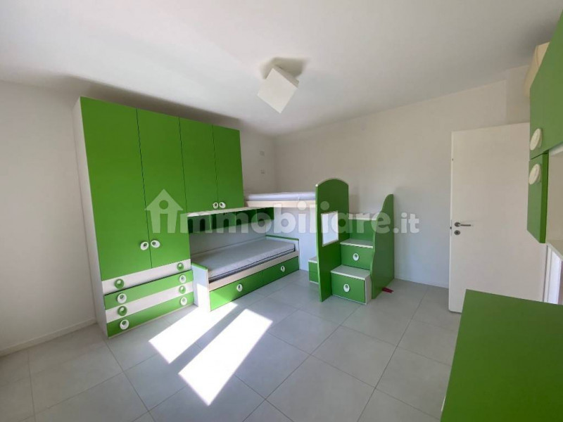 raffinato appartamento di 150 mq, recentemente ristrutturato con materiali di pregio e dotazioni ...