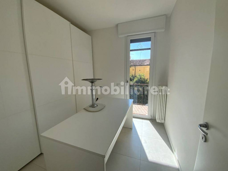 raffinato appartamento di 150 mq, recentemente ristrutturato con materiali di pregio e dotazioni ...