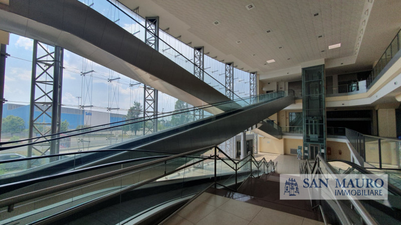 PORDENONE: In posizione strategica nel principale parco commerciale di Pordenone proponiamo in AF...