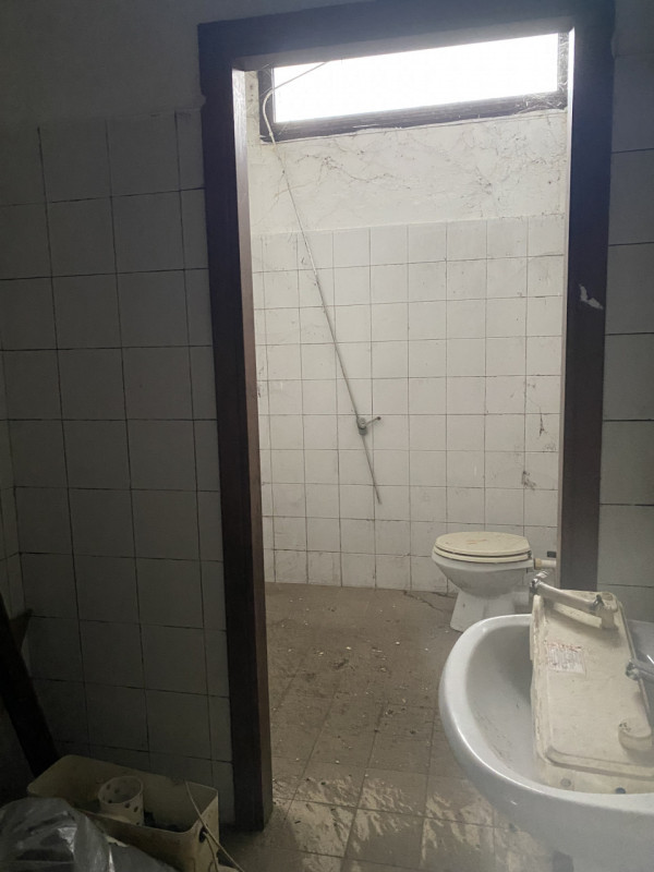 A Piove di Sacco vicinanze centro storico, disponiamo di un grande magazzino posto al piano sotto...