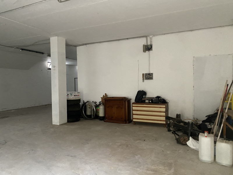 A Piove di Sacco vicinanze centro storico, disponiamo di un grande magazzino posto al piano sotto...