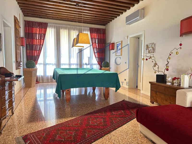 ODERZO - (TV)
All'interno di uno storico palazzo risalente ai primi anni del 1700, con vincolo a ...