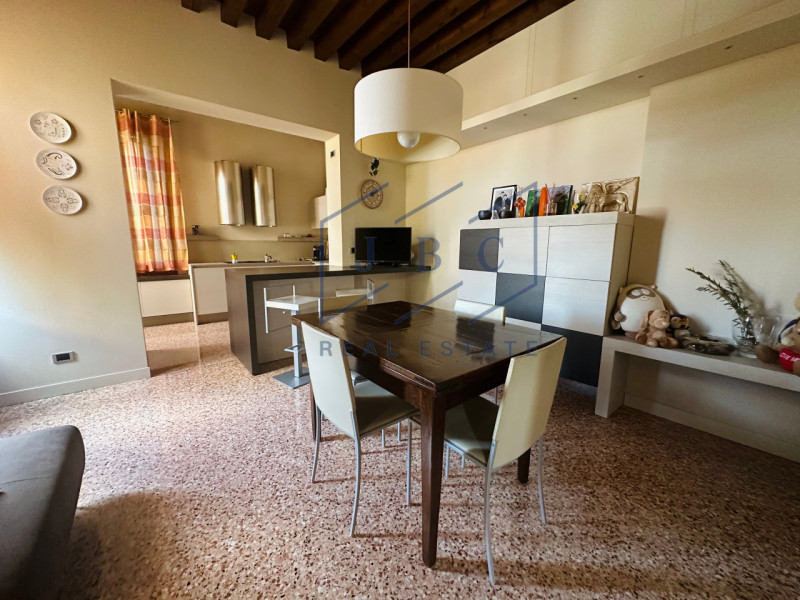 ODERZO - (TV)
All'interno di uno storico palazzo risalente ai primi anni del 1700, con vincolo a ...