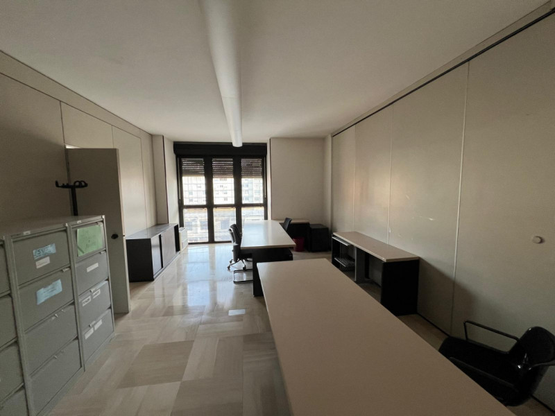 POSTO IN ELEGANTE CONTESTO DIREZIONALE UNITA' LUMINOSA DI CIRCA 390 MQ. POSTO AL 6° PIANO. DOPPIO...