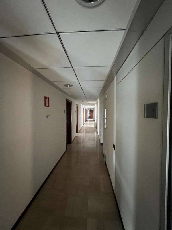 POSTO IN ELEGANTE CONTESTO DIREZIONALE UNITA' LUMINOSA DI CIRCA 390 MQ. POSTO AL 6° PIANO. DOPPIO...