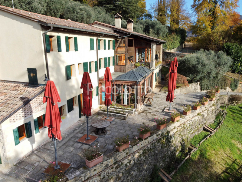 Rif. V5247 - Ad Asolo, immersa nella tranquillità dei Colli e a soli 5 minuti dal centro storico,...