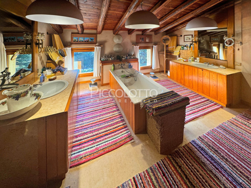 Rif. V5247 - Ad Asolo, immersa nella tranquillità dei Colli e a soli 5 minuti dal centro storico,...