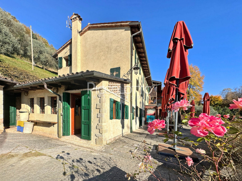 Rif. V5247 - Ad Asolo, immersa nella tranquillità dei Colli e a soli 5 minuti dal centro storico,...
