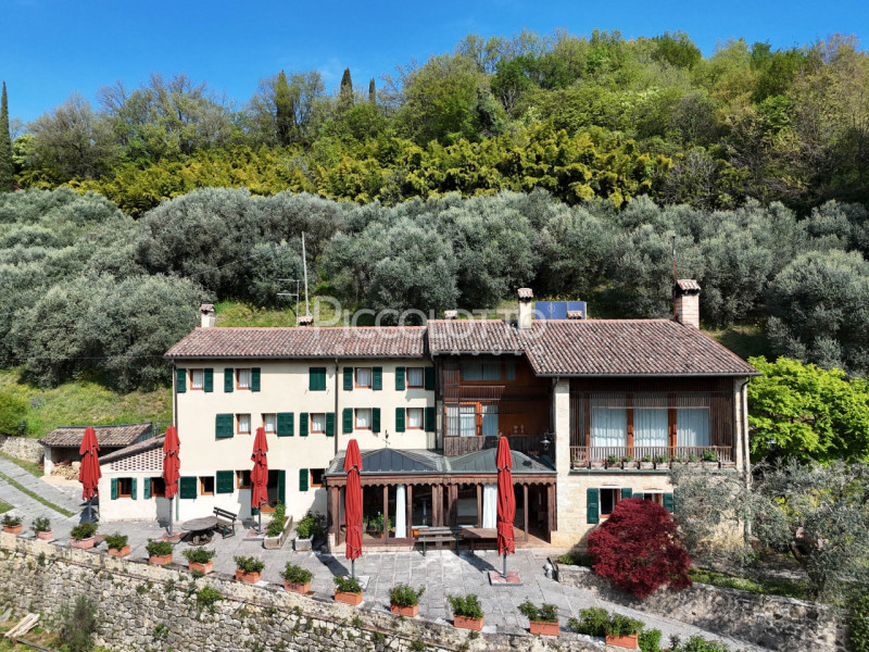 Rif. V5247 - Ad Asolo, immersa nella tranquillità dei Colli e a soli 5 minuti dal centro storico,...