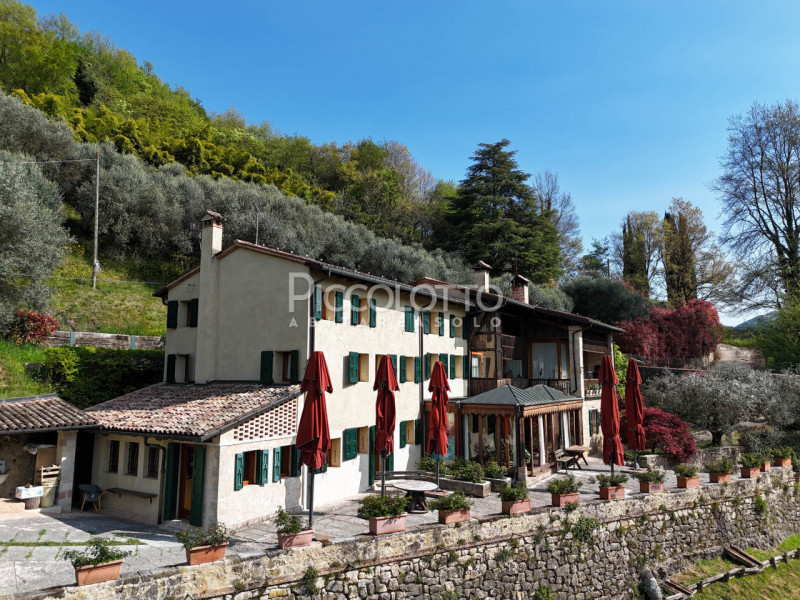 Rif. V5247 - Ad Asolo, immersa nella tranquillità dei Colli e a soli 5 minuti dal centro storico,...