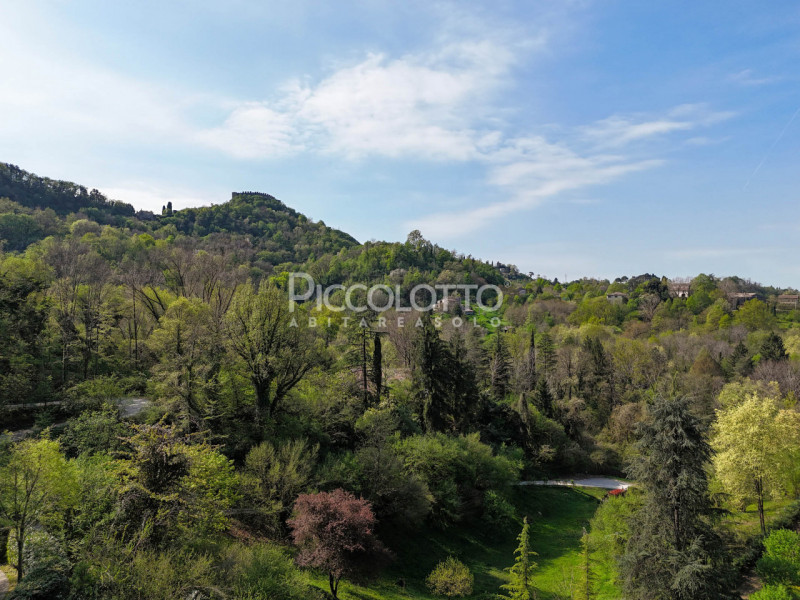 Rif. V5247 - Ad Asolo, immersa nella tranquillità dei Colli e a soli 5 minuti dal centro storico,...