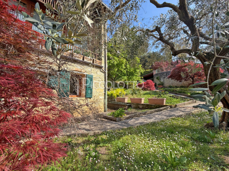 Rif. V5247 - Ad Asolo, immersa nella tranquillità dei Colli e a soli 5 minuti dal centro storico,...