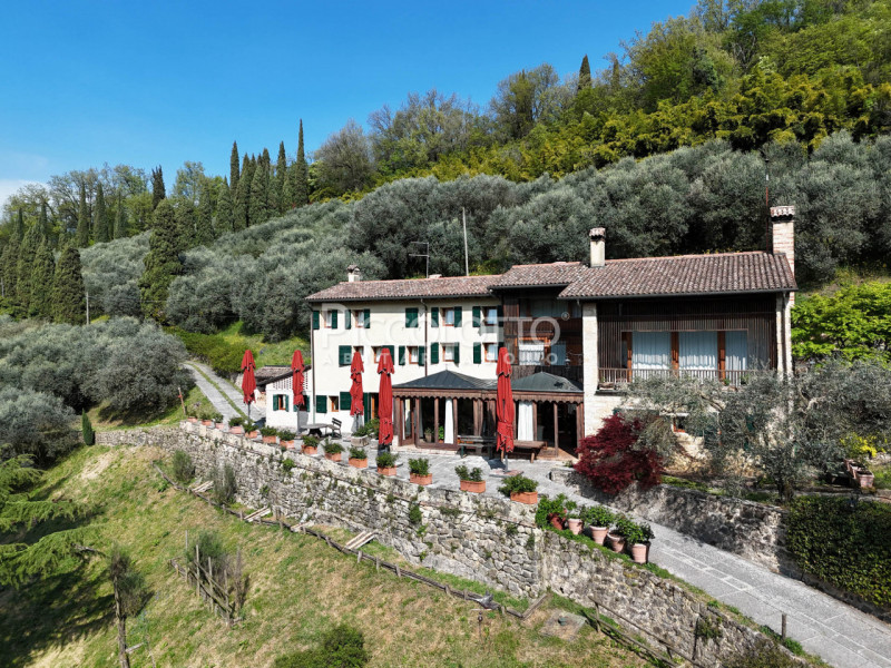 Rif. V5247 - Ad Asolo, immersa nella tranquillità dei Colli e a soli 5 minuti dal centro storico,...