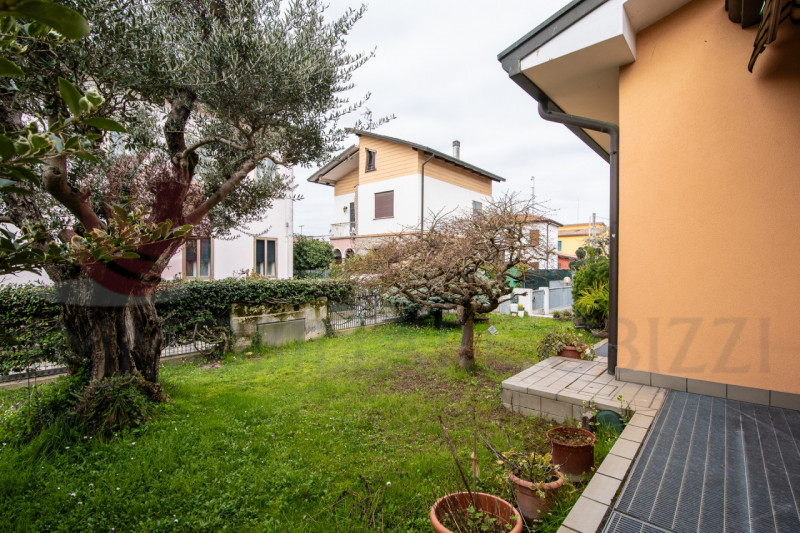 ALBIGNASEGO CENTRO: in esclusiva, situata nella rinomata zona del centro di Albignasego, splendid...