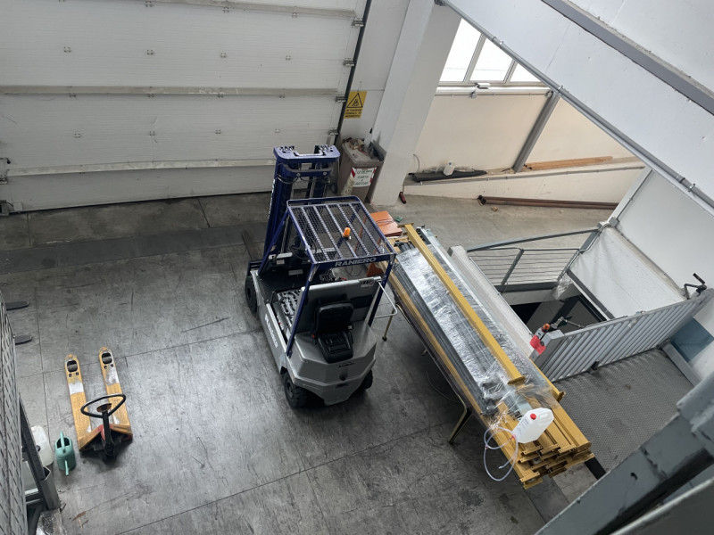 Siamo proporre in vendita, in zona industriale a Pieve del Grappa, un capannone di circa 2000 mq,...