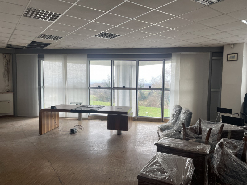 Siamo proporre in vendita, in zona industriale a Pieve del Grappa, un capannone di circa 2000 mq,...