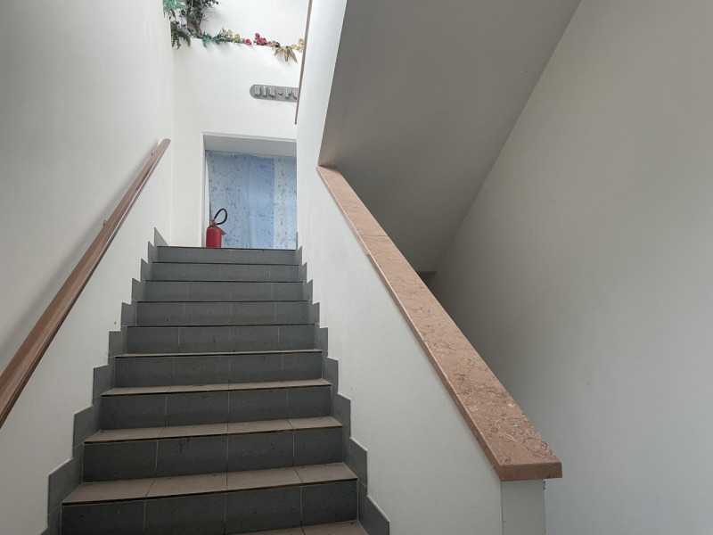 Siamo proporre in vendita, in zona industriale a Pieve del Grappa, un capannone di circa 2000 mq,...