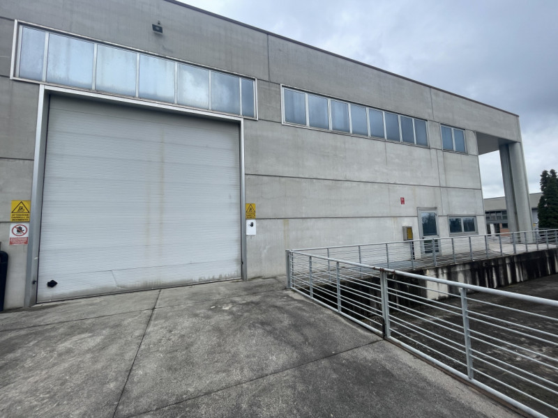 Siamo proporre in vendita, in zona industriale a Pieve del Grappa, un capannone di circa 2000 mq,...