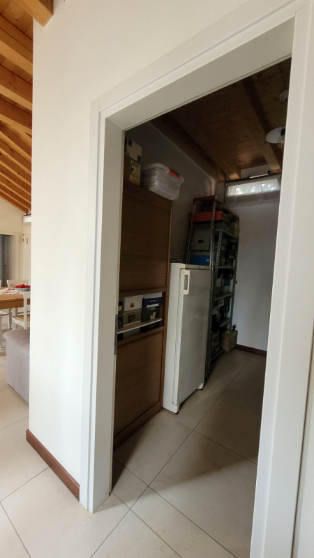 Scopri questa affascinante abitazione, situata nel cuore pulsante di Cornuda, una gemma accessibi...