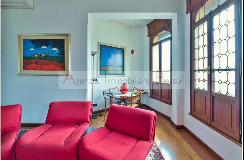 In vendita: ampio appartamento di 180 mq nel cuore del Centro Storico di Padova, situato al piano...