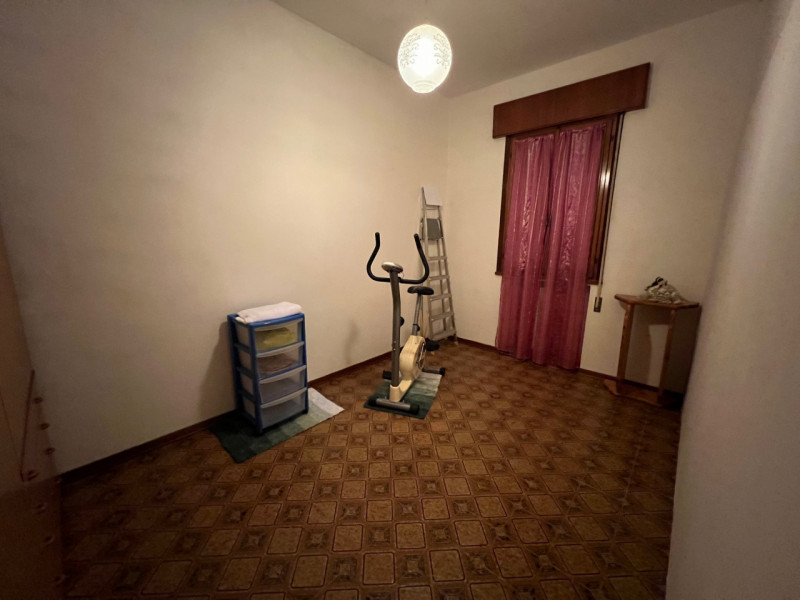 Casa singola terratetto situata nella zona di Monticelli. Con una superficie generosa di 330 mq s...