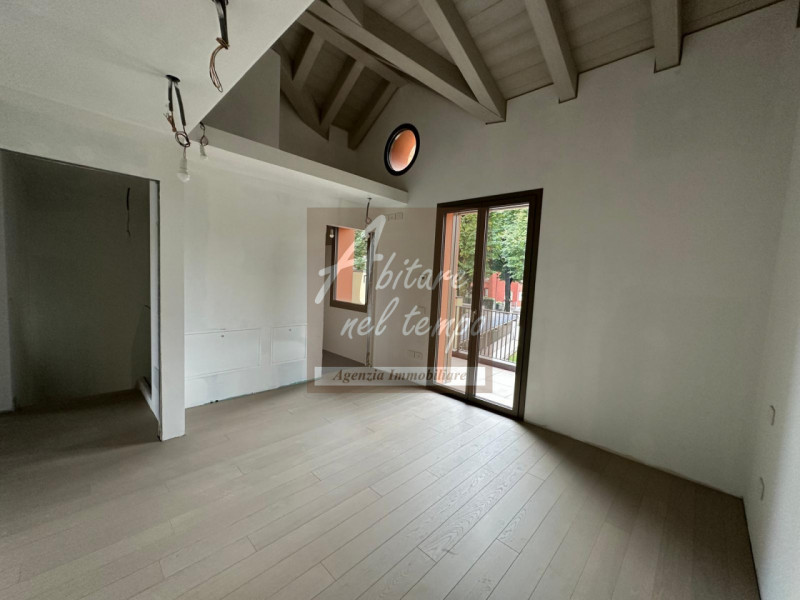 CITTADELLA -  VIALE DELLA STAZIONE

Villa di testa di pregio di nuova costruzione.

Elegante vill...