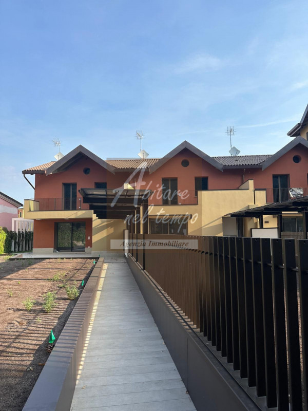 CITTADELLA -  VIALE DELLA STAZIONE

Villa di testa di pregio di nuova costruzione.

Elegante vill...