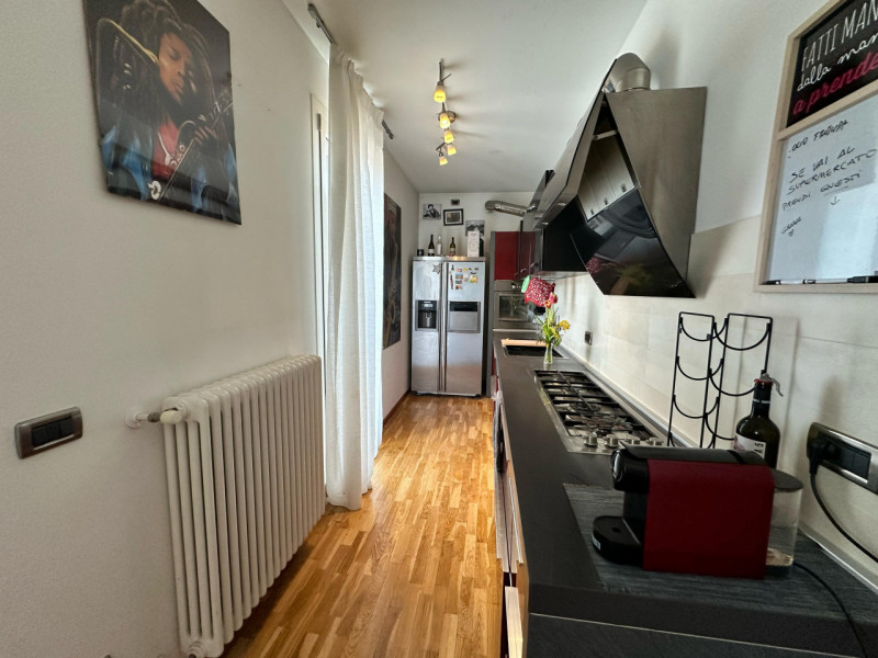 Scoprite questo splendido attico al terzo e quarto piano, situato nel cuore di Cartura, una local...