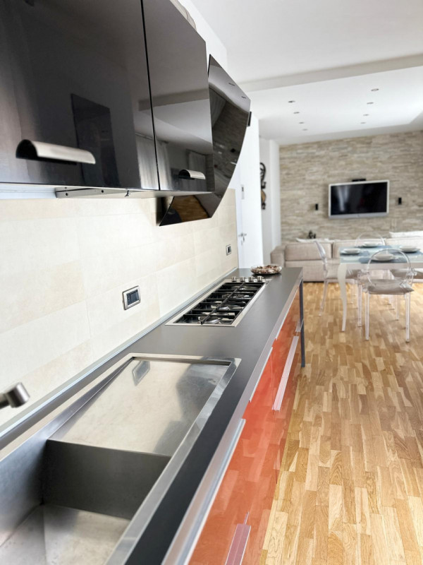 Scoprite questo splendido attico al terzo e quarto piano, situato nel cuore di Cartura, una local...