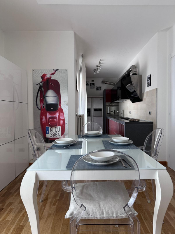 Scoprite questo splendido attico al terzo e quarto piano, situato nel cuore di Cartura, una local...