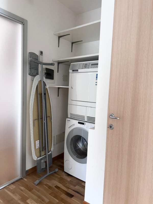 Scoprite questo splendido attico al terzo e quarto piano, situato nel cuore di Cartura, una local...