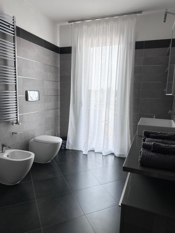 Scoprite questo splendido attico al terzo e quarto piano, situato nel cuore di Cartura, una local...