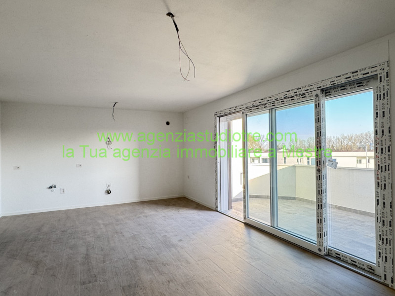 Nel cuore di Casale sul Sile, a pochi passi dal centro cittadino, con una superficie complessiva ...