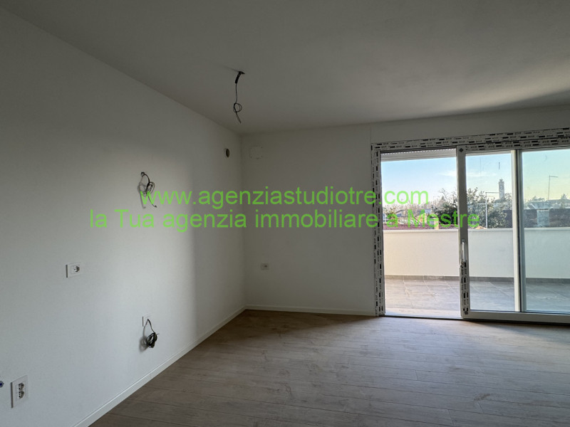 Nel cuore di Casale sul Sile, a pochi passi dal centro cittadino, con una superficie complessiva ...